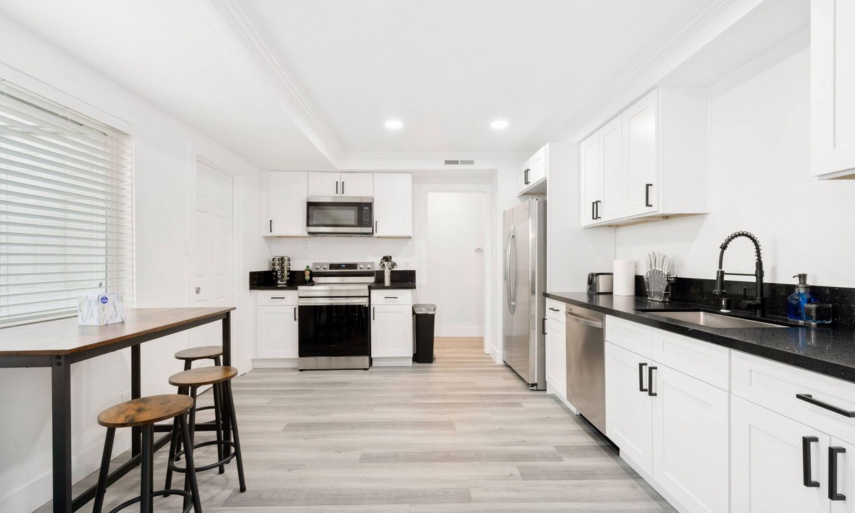 Citrus Heights House | MODERN SPACIOUS 4B2B GAME RM, OFFICE, & PRIV POOL