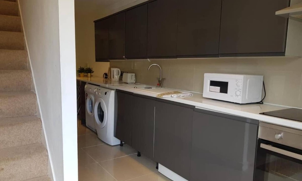 Selsdon and Ballards Condo | Modern split level flat in Croydon (south) London