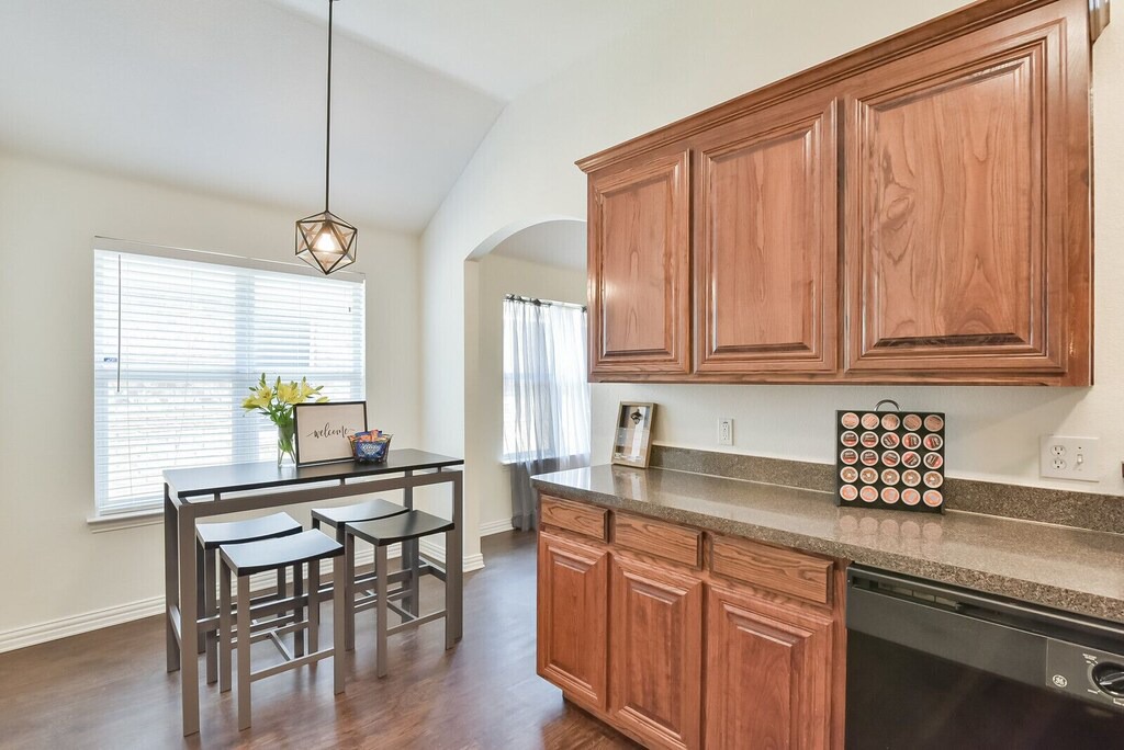 Mansfield House | ★ Modern Sports Theme Getaway near AT&T & BLD★