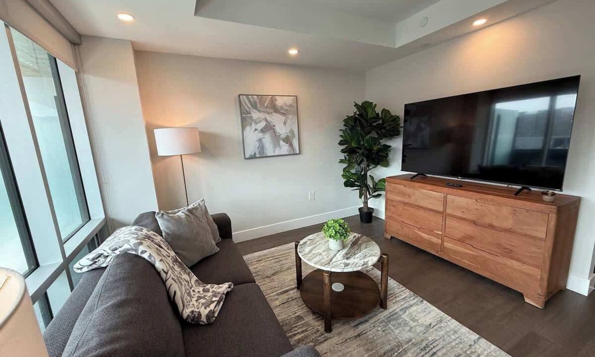 Downtown Halifax Apartment | Modern & spotless 1 BR downtown with 6 appliances