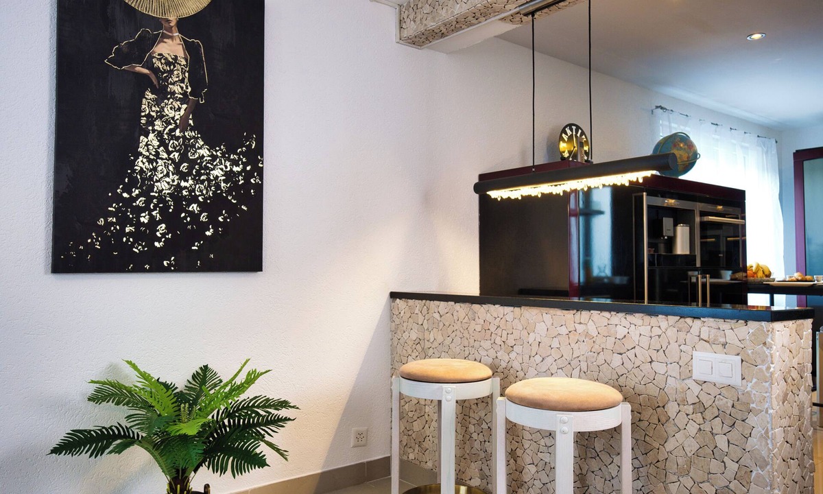 Mohlin Apartment | Modern Station Apartment Möhlin