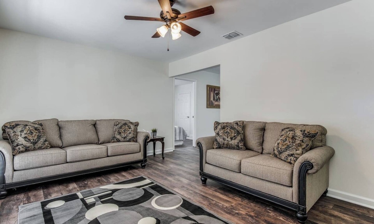West San Antonio House | Modern Stay for BMT & SeaWorld Trips | Private W/D
