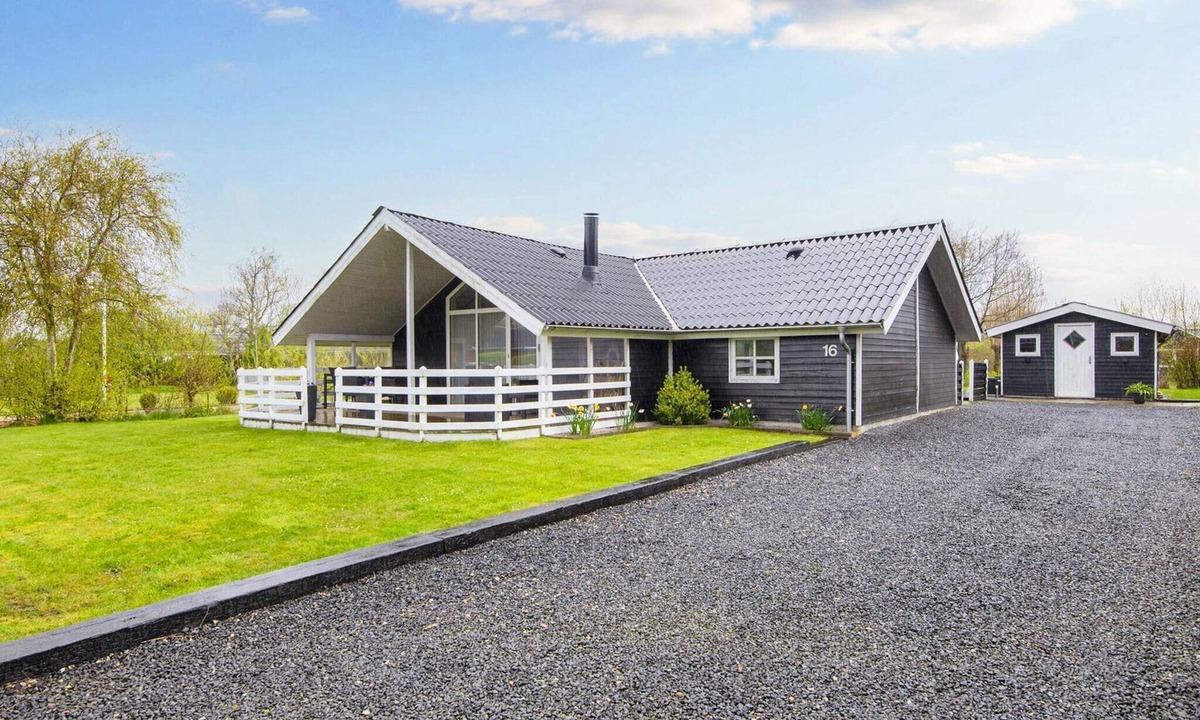 Bork Havn House | Modern Stay with Hot Tub
