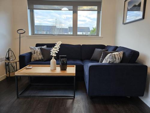 Auchengray House | Modern Stirling Apartment - Free Parking