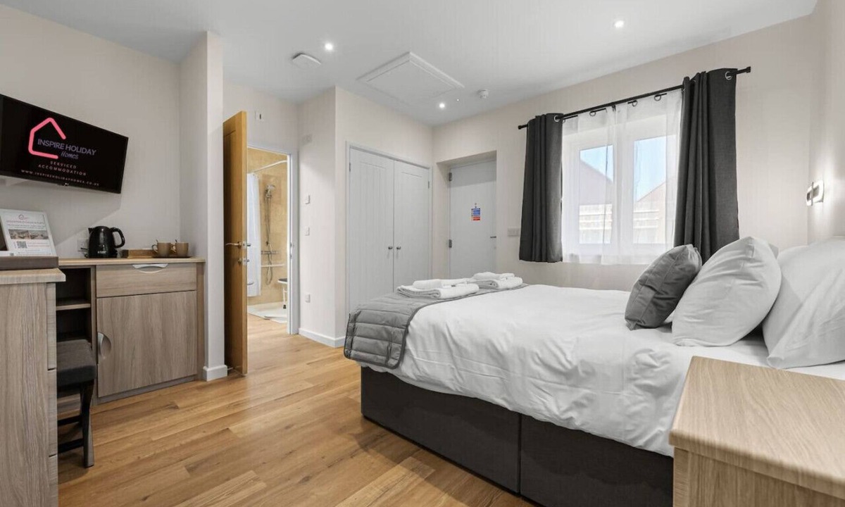 Priors Marston Apartment | Modern Stockton Studio Room, Free WiFi & Parking