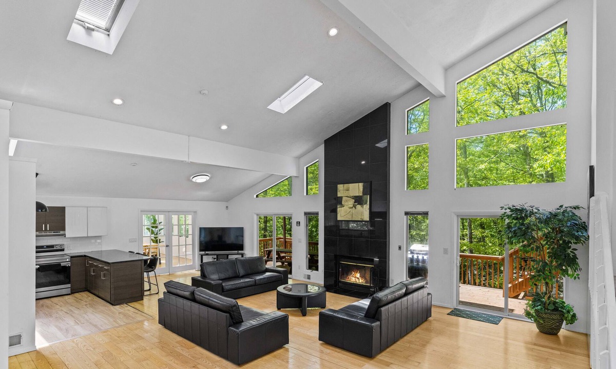 Bushkill House | Modern Stream-front property with hot tub.