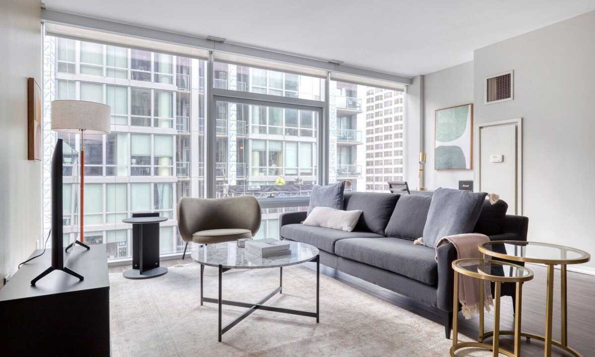Streeterville Apartment | Modern Streeterville 2BR w/Pool & Gym, nr Riverwalk, by Blueground