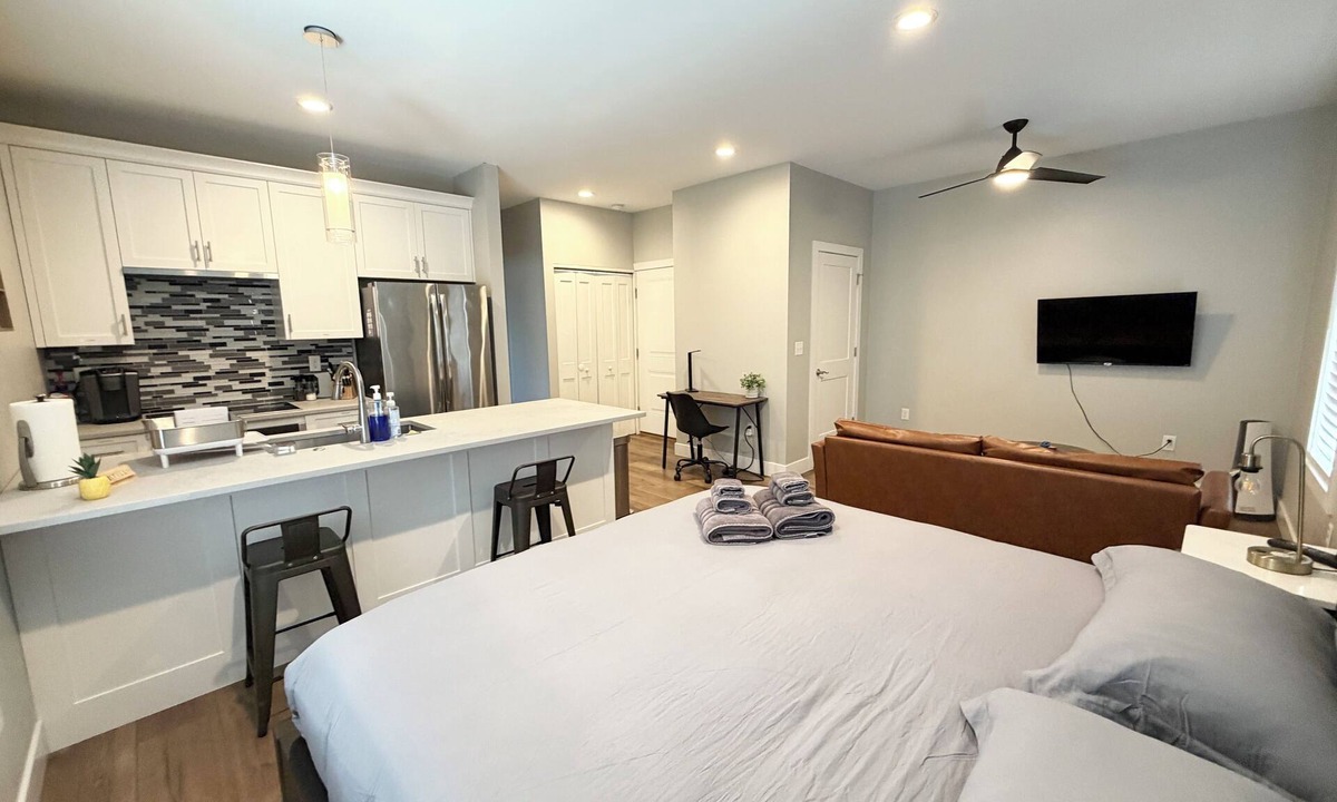 Central West End Apartment | Modern Studio Apartment in Heart of CWEn