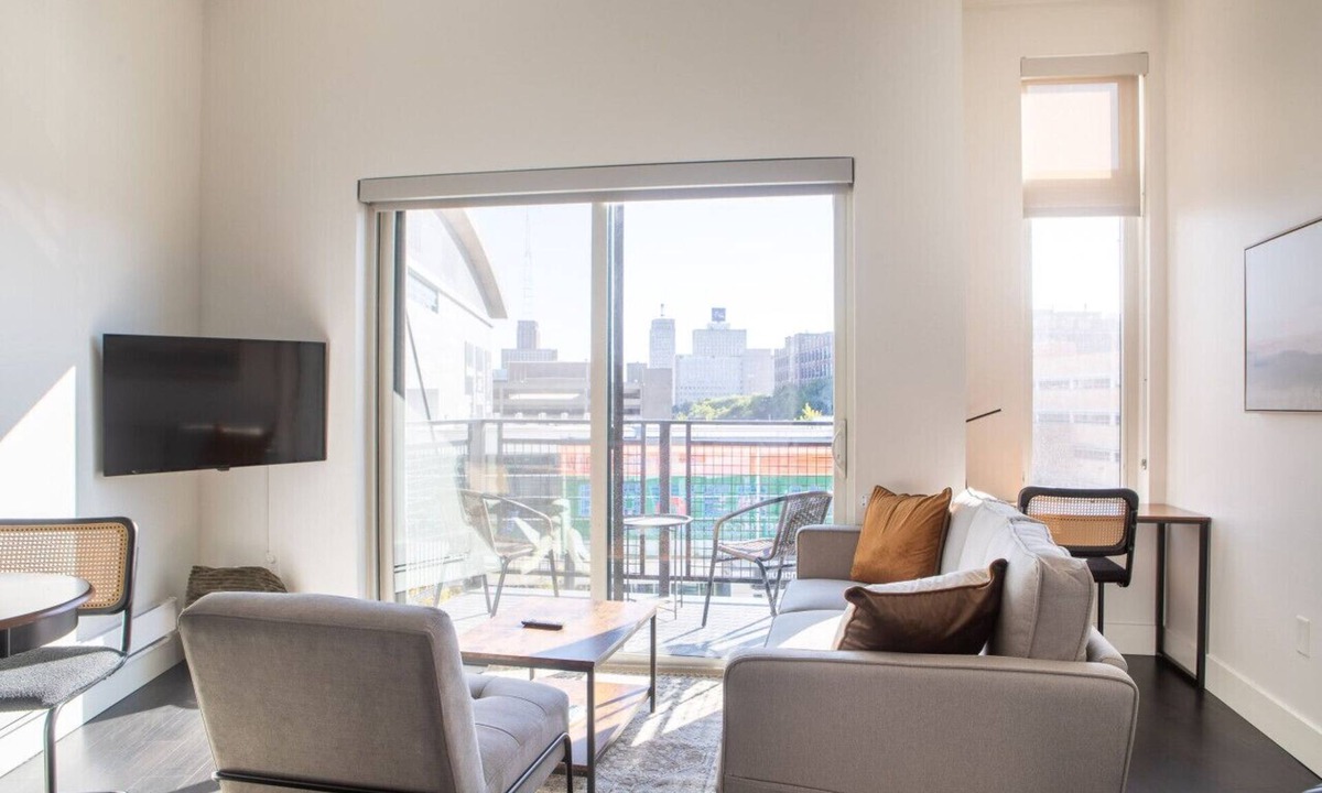 Milwaukee Apartment | Modern Studio Apt with Rooftop, Gym, and Parking