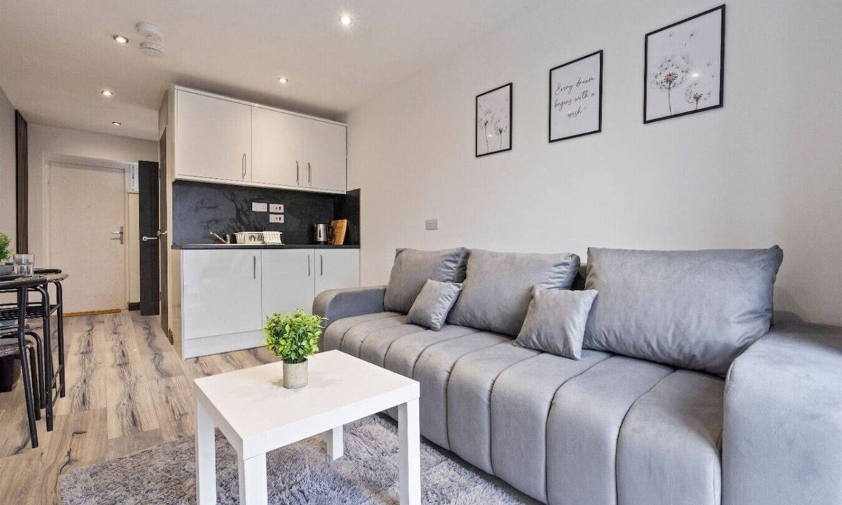 Banbury Apartment | Modern Studio Bungalow by Banbury Town Centre