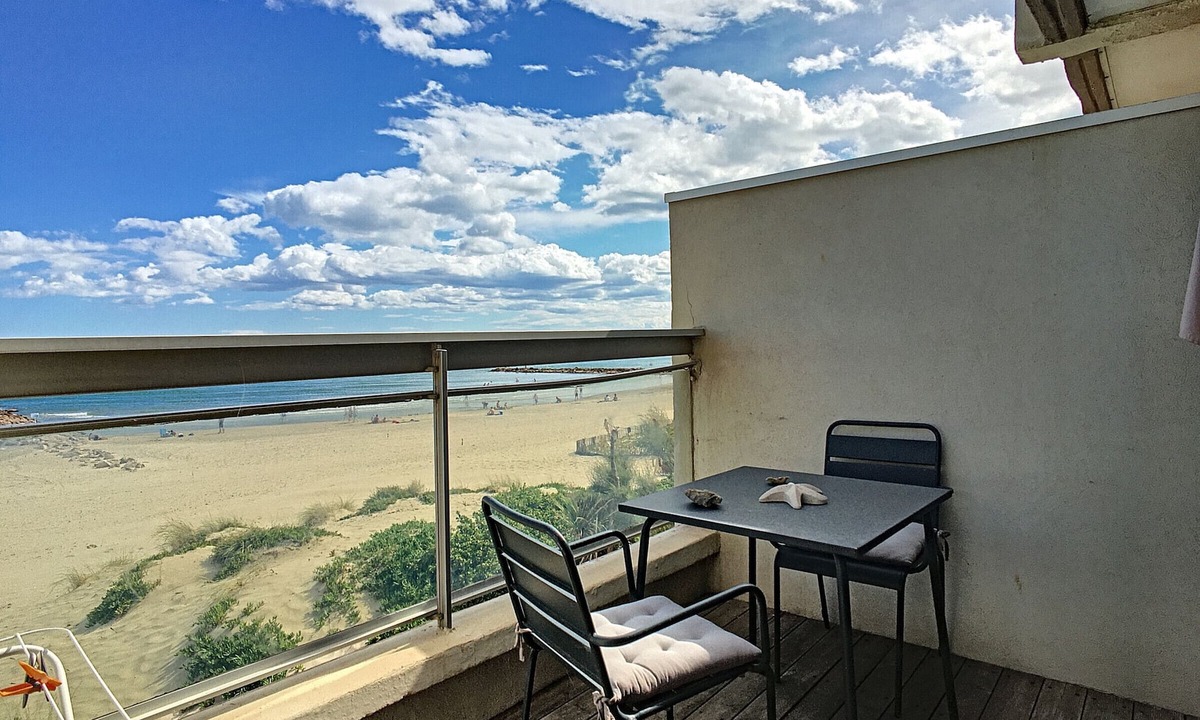 Carnon-Plage Apartment | Modern studio cabin with garage for 4 people, sea view