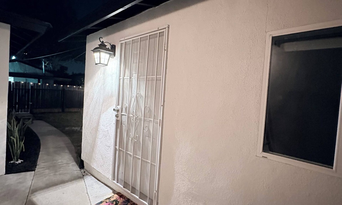 Chino Apartment | Modern Studio Casita w/Full Kitchen & Patio