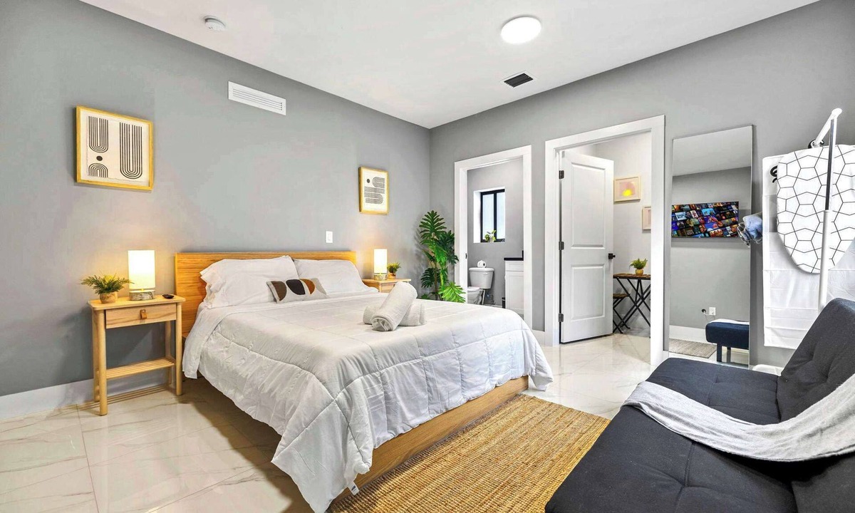 Liberty City Apartment | Modern Studio – Close to Miami Airport