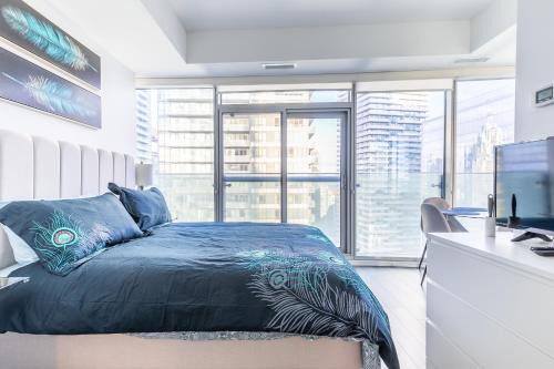 Toronto Entertainment District Apartment | Modern Studio Condo High Floor Downtown Toronto