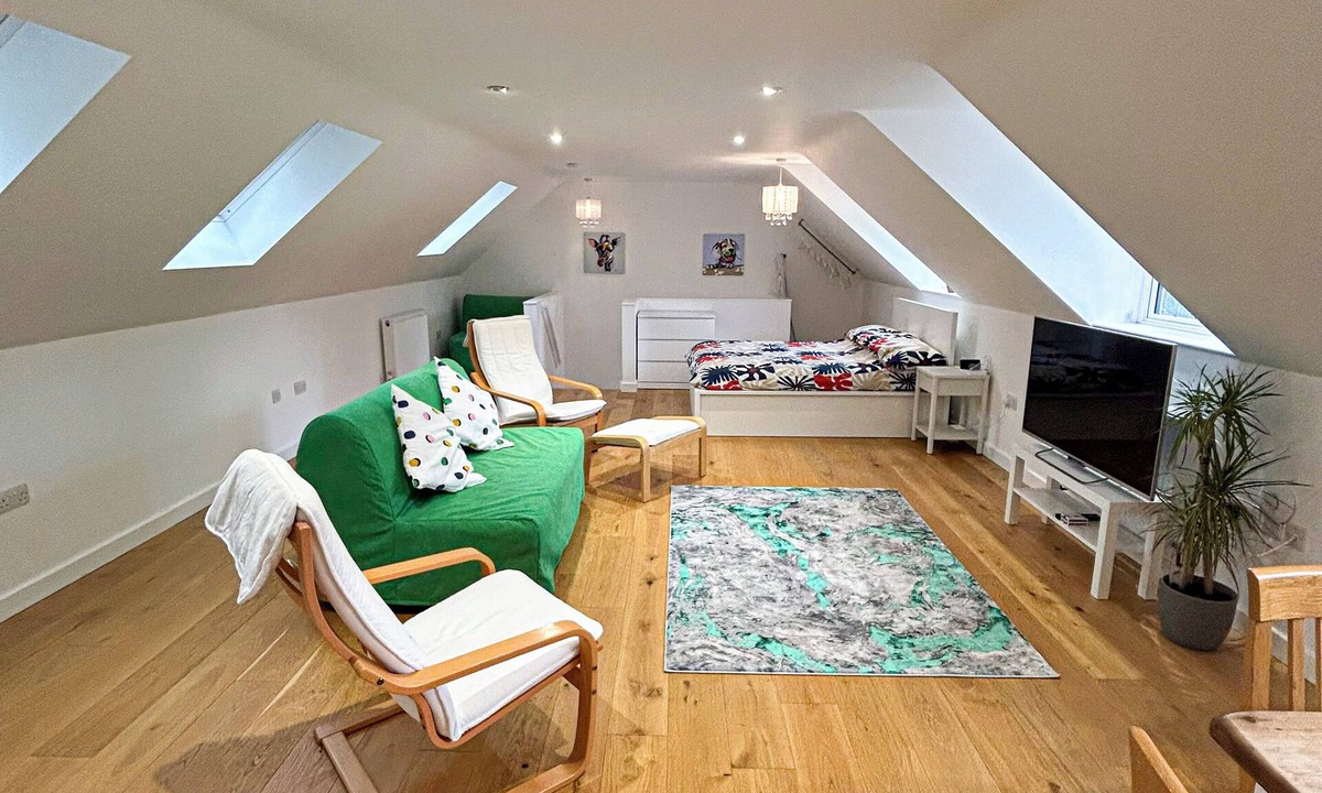 Chandler's Ford Apartment | Modern Studio in Chandlers Ford