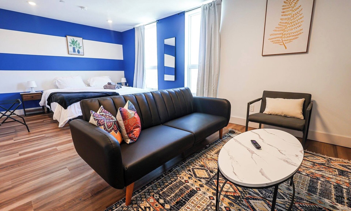 Brewerytown Apartment | Modern Studio KingBed WiFi Gym