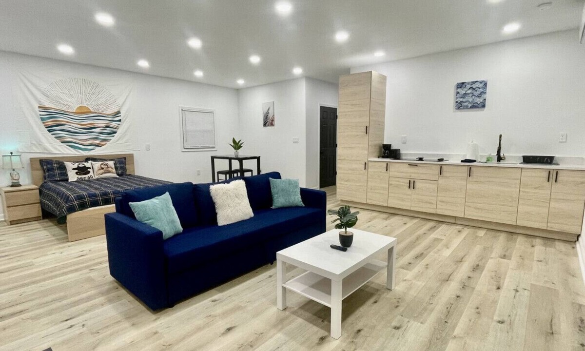 Greensboro House | Modern Studio Near PTI Airport