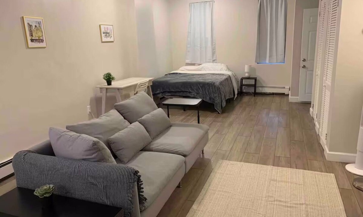 West Side Apartment | modern studio oasis 25min to NYC