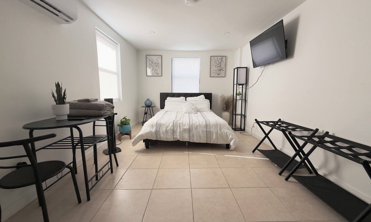 Wilton Manors Apartment | Modern Studio Retreat in the Heart of Wilton Manors