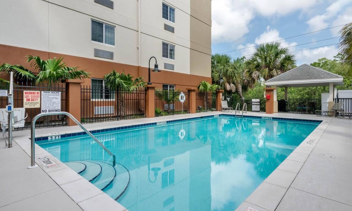 Biggar Hotel | Modern Studio w/2 Double Beds | Near Beaches