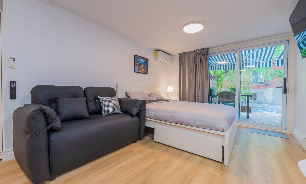 Cote-Des-Neiges—Notre-Dame-De-Grace Apartment | Modern Studio w/Patio & BBQ | Parking Included