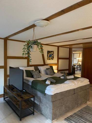 Oppligen Apartment | Modern Studio with Kitchen & Parking near Thun and Bern