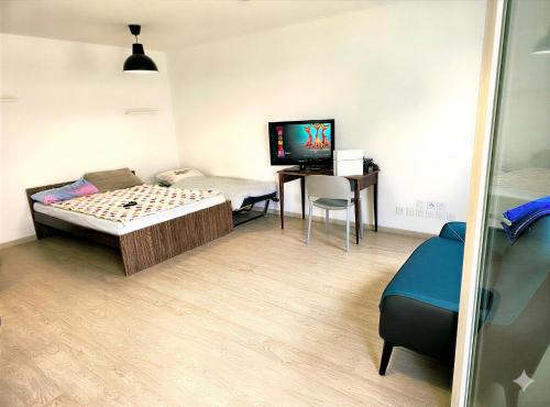 Gaillard Apartment | Modern Studio with Panoramic View - Geneva Tram 17