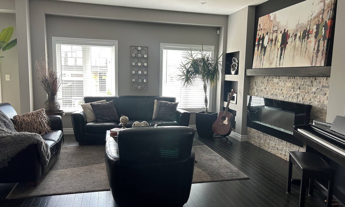 Doon South House | Modern Stunning House 4Bed 2.5 bath