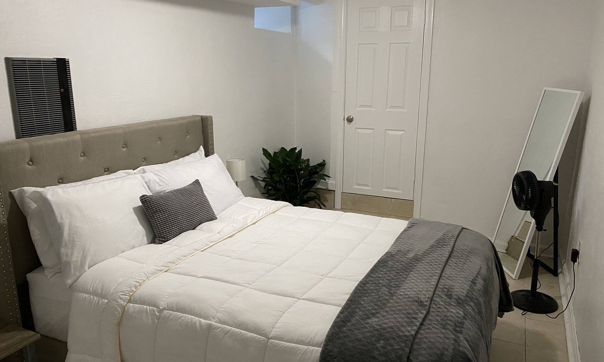 Metropolitan Hill - Beech Street Apartment | Modern Style Cozy Private Apt