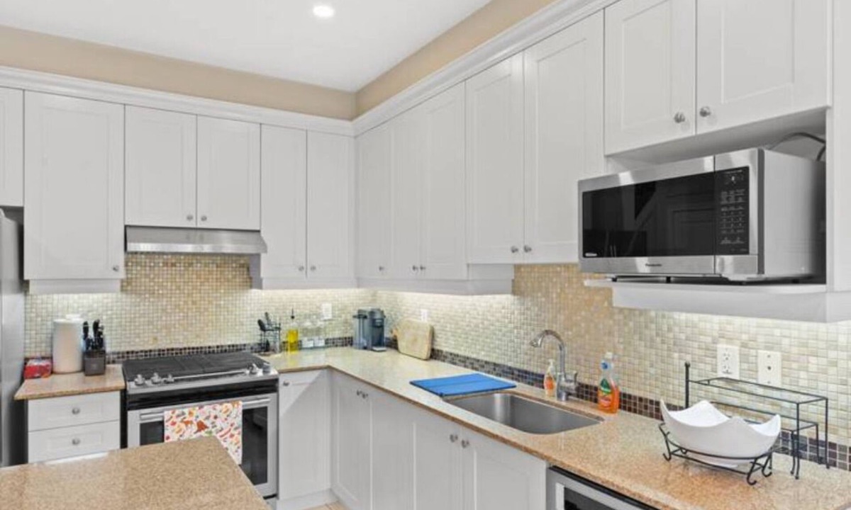 Mount Pleasant House | Modern Style ~ Family-Friendly ~ House for Six ~ Fully Equipped ~ Brampton