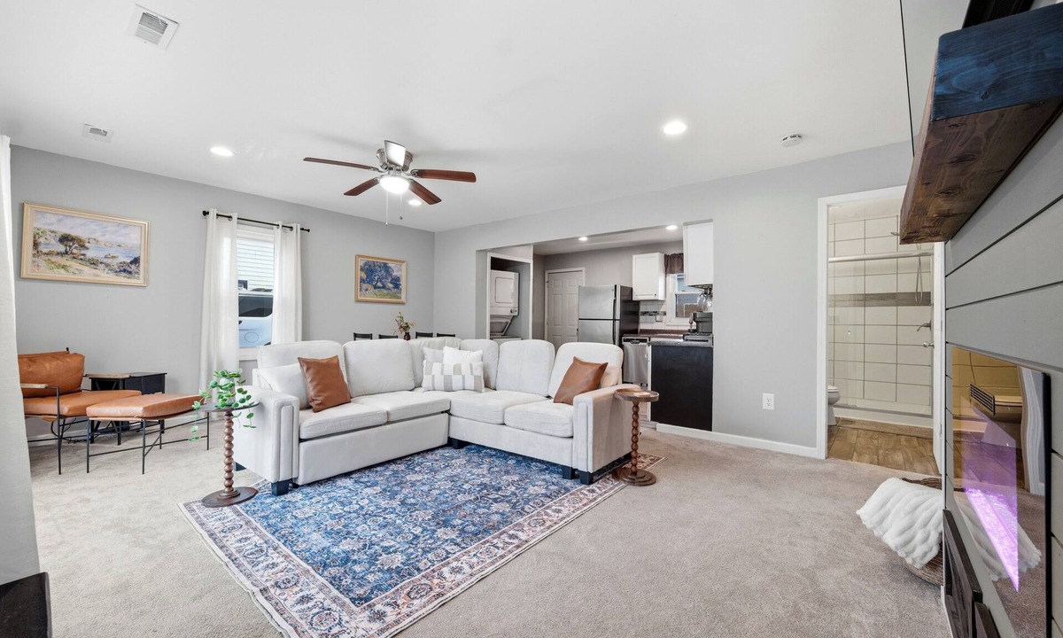 Westland House | Modern & Stylish 2BR Suburban Retreat