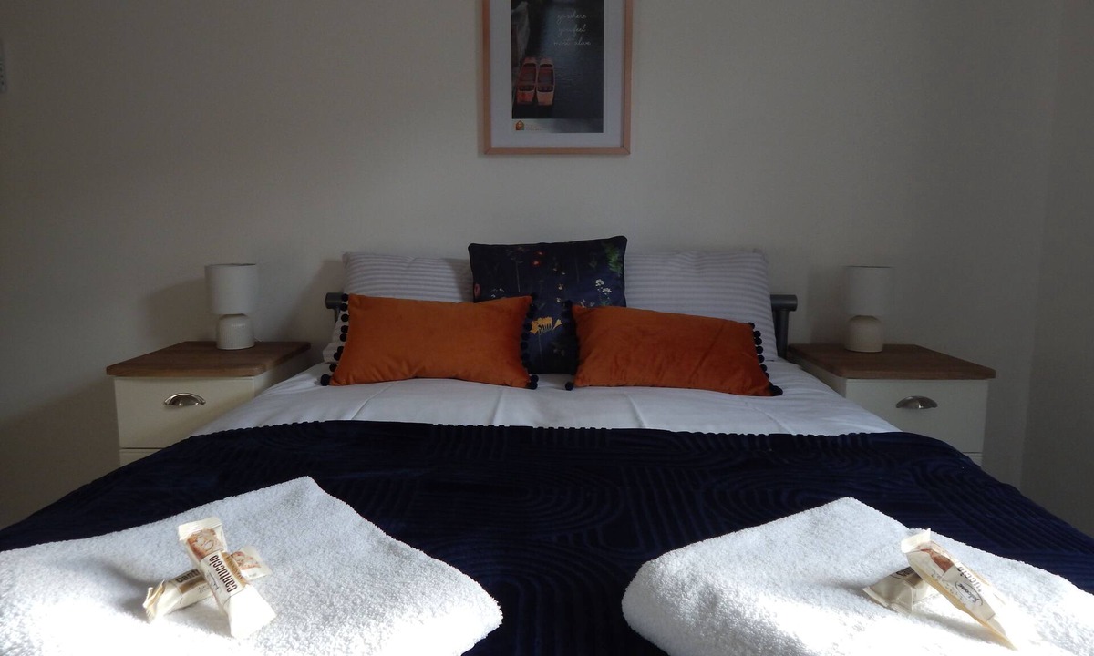 Cambridge House | Modern, stylish and well located with parking