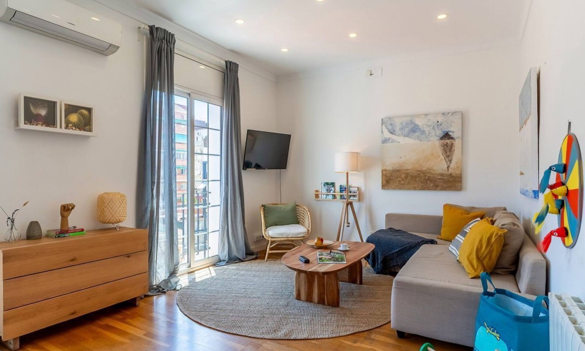 La Font de la Guatlla Apartment | Modern & Stylish Apartment/Plaza España