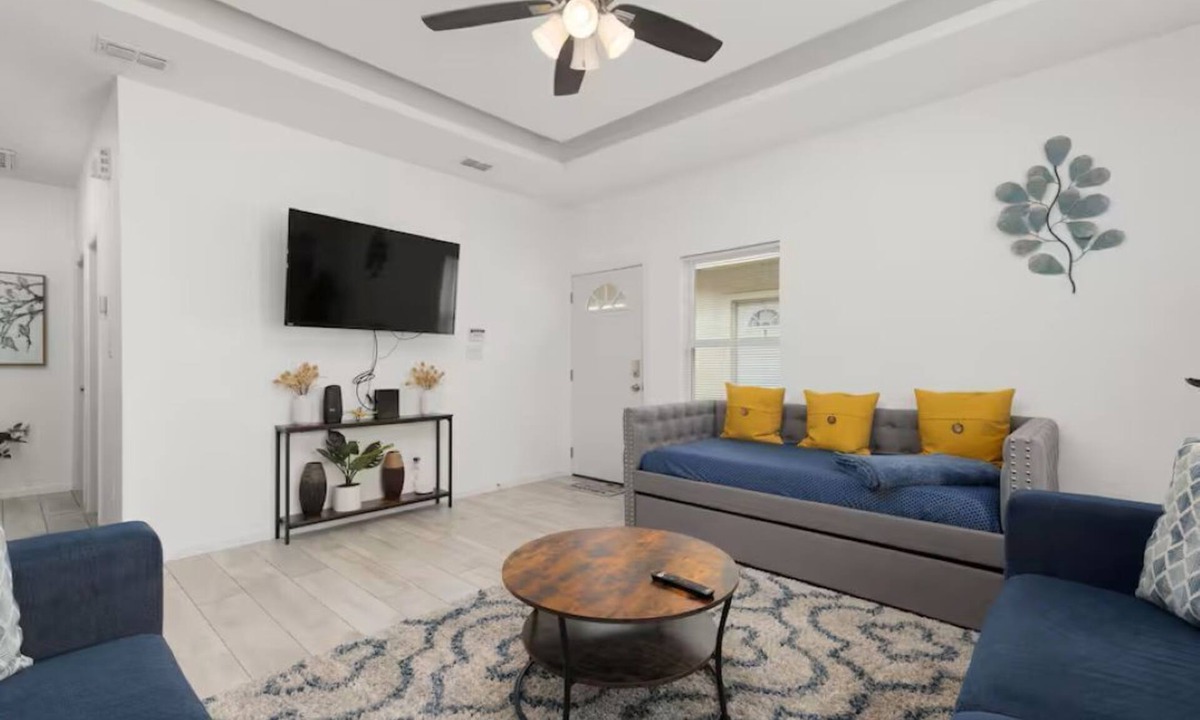 Edinburg Apartment | Modern Stylish Cozy Apt 2BR/2BA King Size Bed