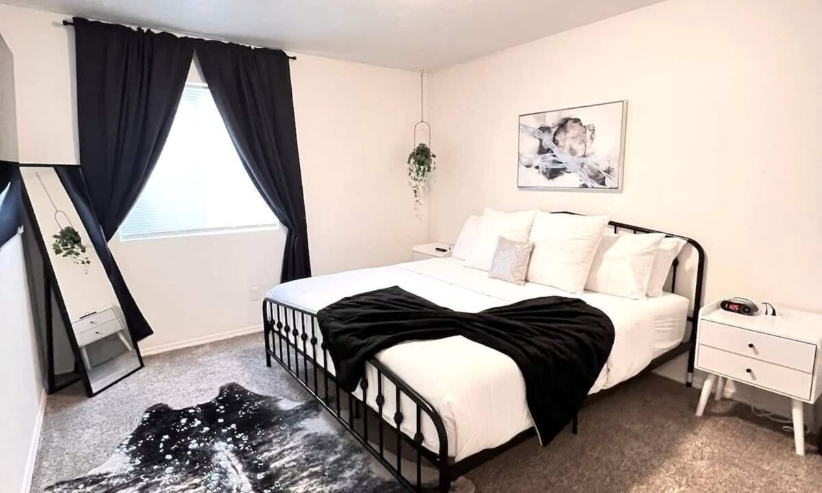 Spokane Valley Apartment | Modern & Stylish, King bed, WiFi