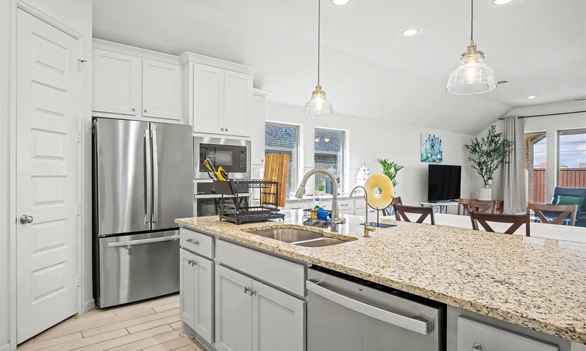 Manvel House | Modern Suburban Retreat Near Shopping & Parks