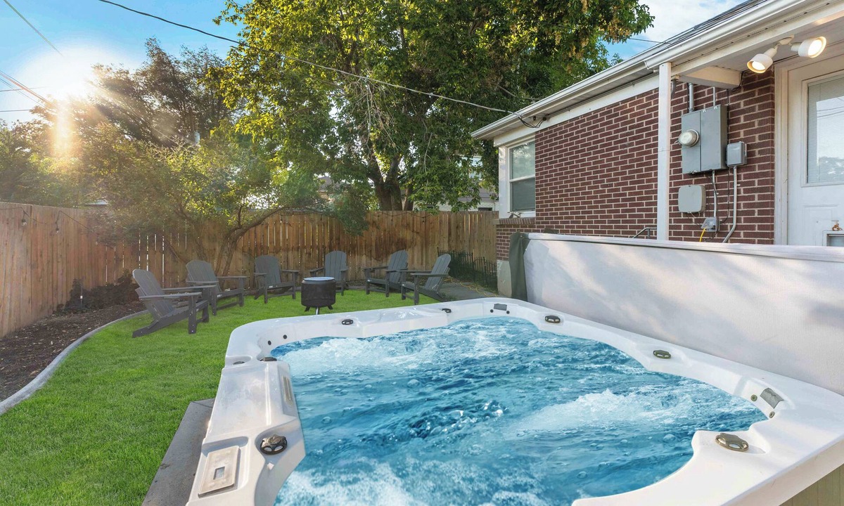 Salt Lake City House | Modern Suburban Getaway: Backyard ~ Hot Tub ~ BBQ! Close to Mountains/Downtown