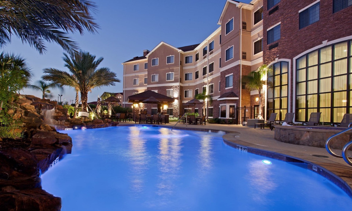 Webster Hotel | Modern Suite | Free Breakfast + Pool + Hot Tub