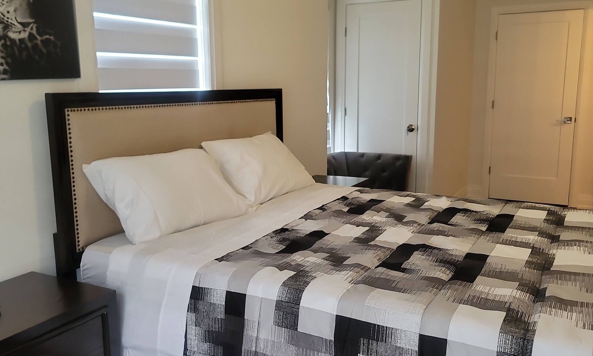 Mount Hope Apartment | Modern Suite Near Hamilton Airport