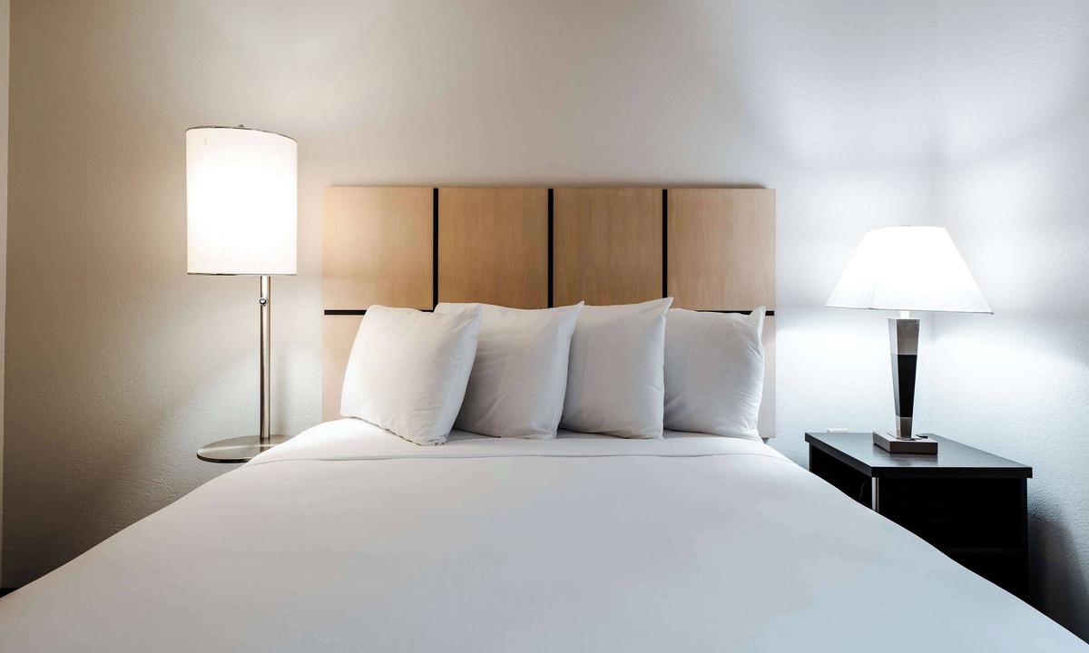 Fossil Creek Apartment | Modern Suite | Queen Bed | Kitchenette
