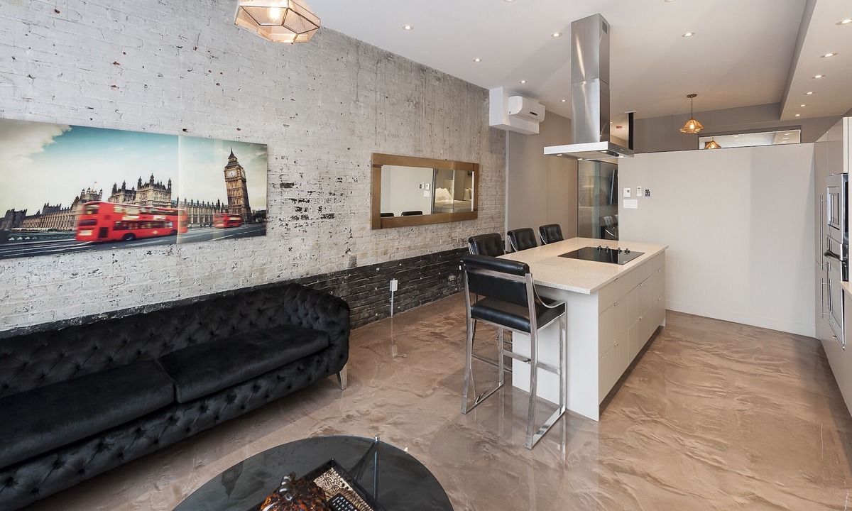 Milton Park Apartment | Modern Suite: Steps from Place des Arts