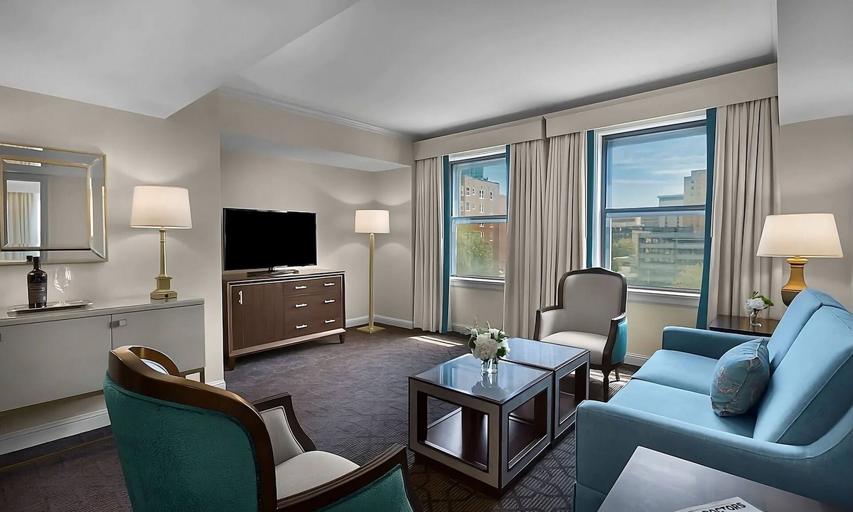 Central West End Hotel | Modern Suite w/Living & Dining Areas! Pets Allowed! W/Parking, Pool & Cinema!