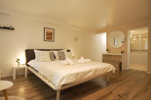 Balliz Apartment | Modern Suite with Aare View - Heart of Old Town ll