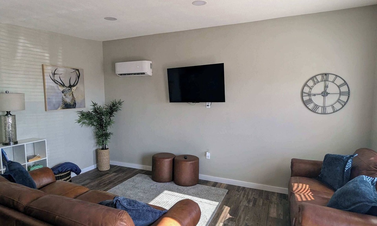 Floydada Apartment | Modern Suite with Full Kitchen