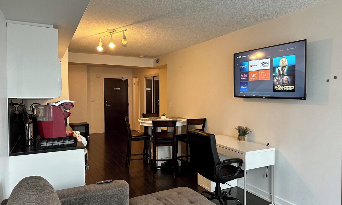 Bathurst Quay Apartment | Modern Suite with King Bed