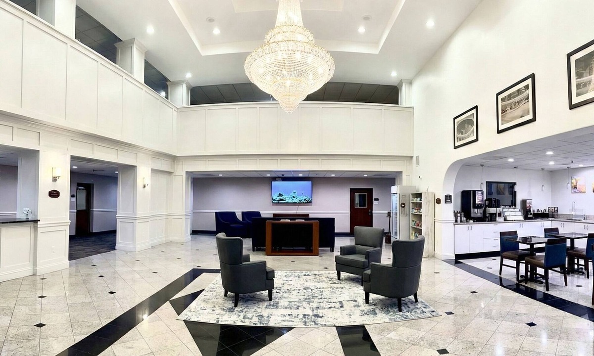 Westchase Hotel | Modern suites designed with your comfort in mind, free breackfast.