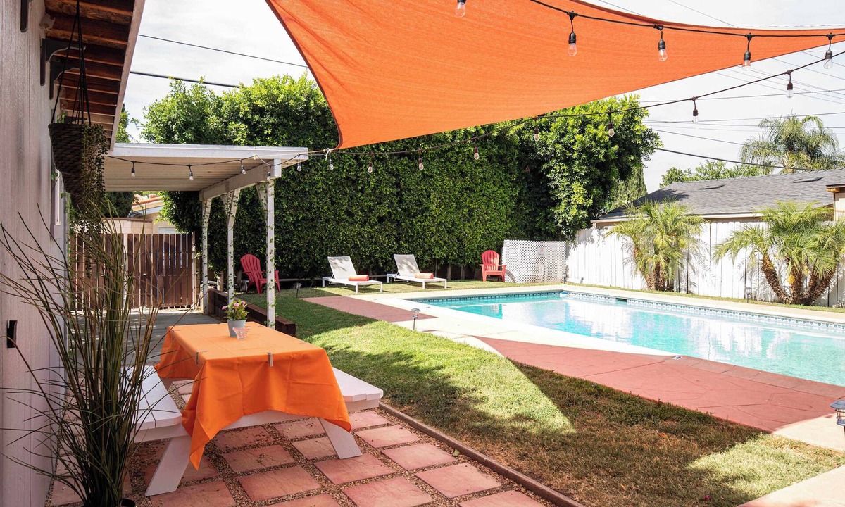 Encino House | *Modern, Sunny, Great Location- Pool/BBQ/Firepit!*