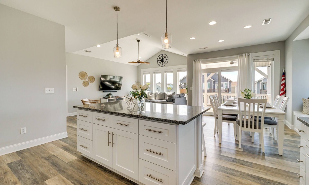 Surf City Cottage | Modern Surf City Beach House w/Hot Tub!