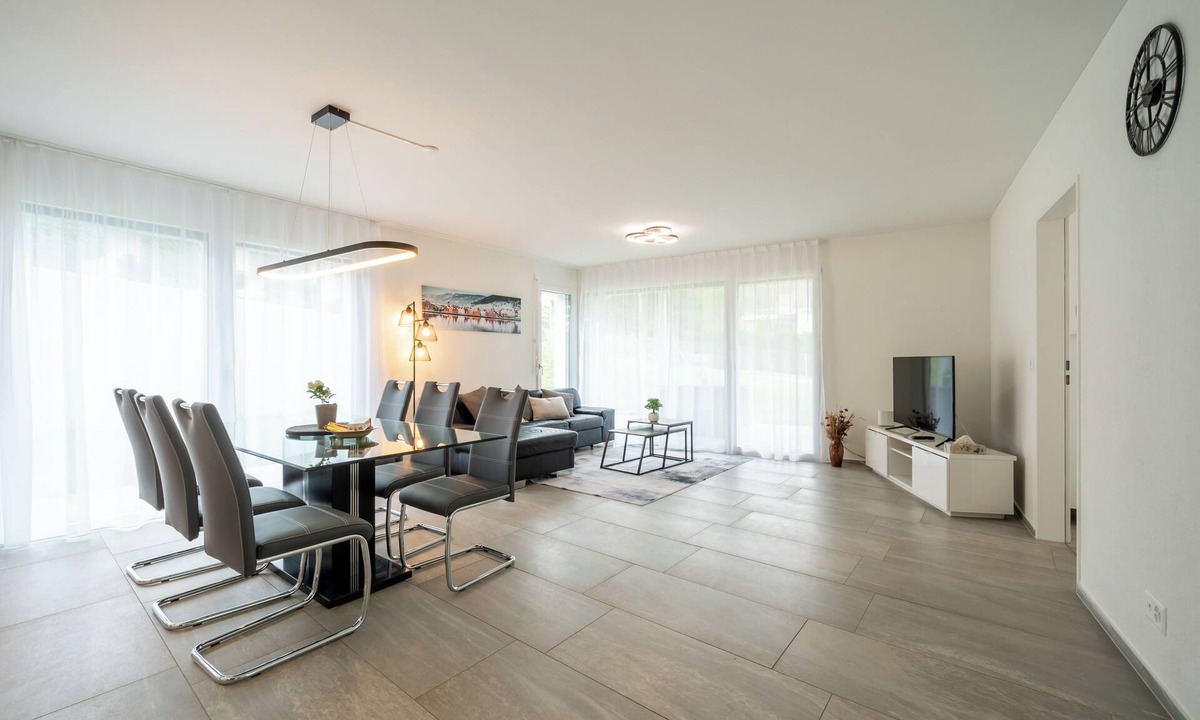Safenwil House | Modern Swiss Apt | spacious garden + parking + hi-speed wifi