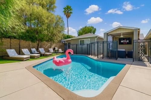 Tarzana House | Modern Tarzana Poolside Retreat